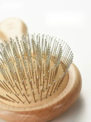 Pettine per capelli ovale con manico in bambù